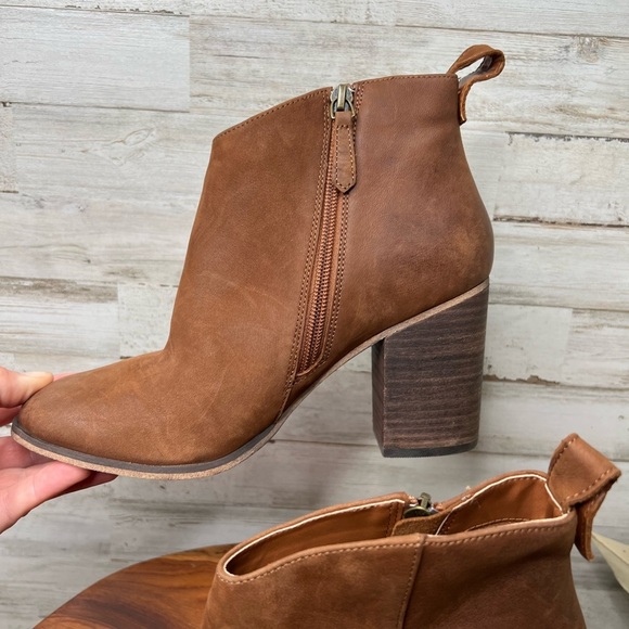 BP Women's Lance Cognac Brown Leather Bootie Size 8M Block Heel Side Zip - Picture 7 of 13